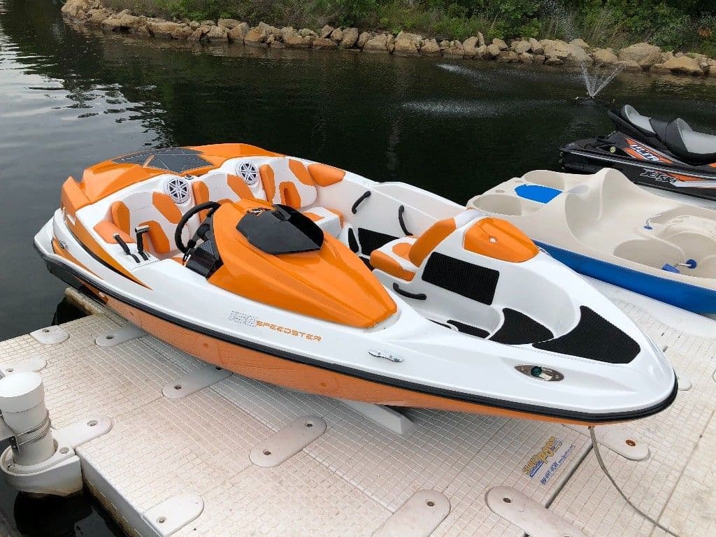 Saulos Water Sportsjet Ski Rentalsyachttige Boat Charters
